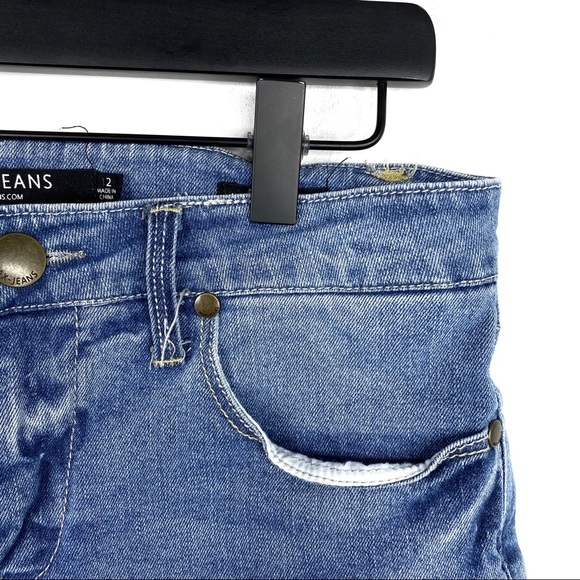 Max Jeans Medium Wash Mid Rise Shorts - Picture 7 of 8